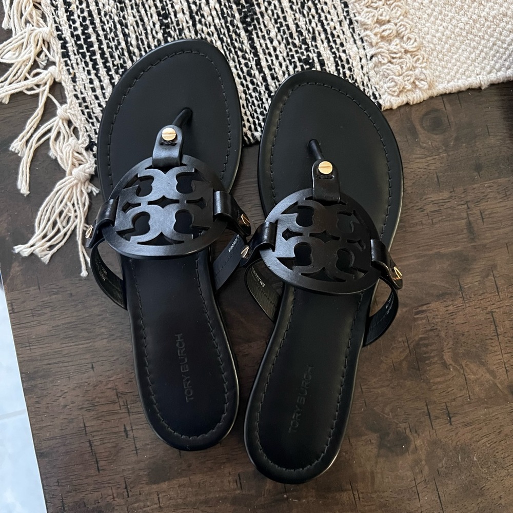Black Tory Burch sandals. Brand new worn ONCE.